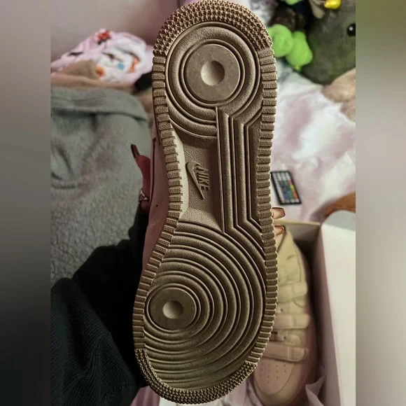 Billie Eilish mushroom nike sneakers. Size 10.5 men’s/12 women’s. - Picture 6 of 6